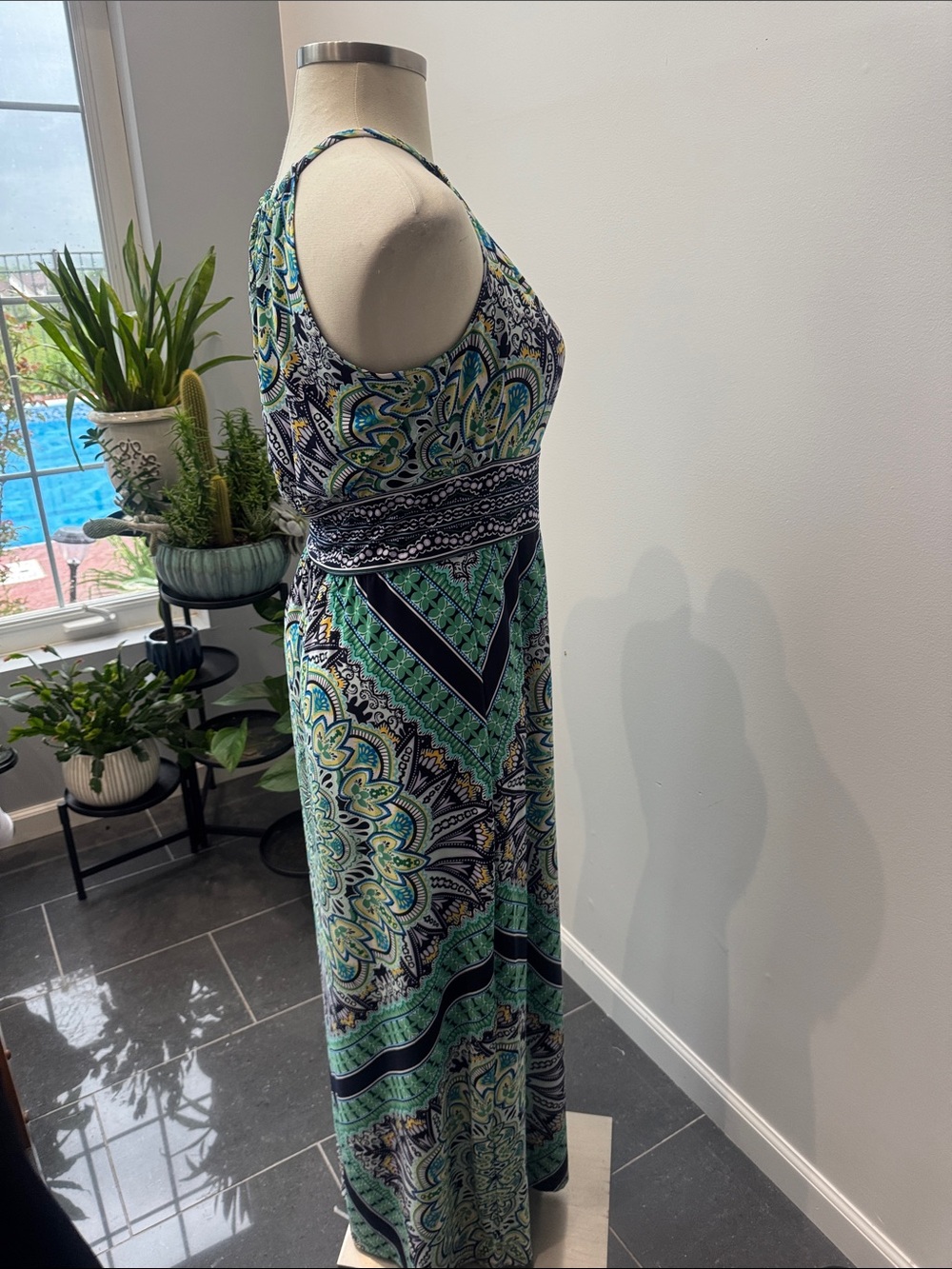 London Style Halter Maxi Dress in Green & Blue Paisley - Picture 3 of 7
